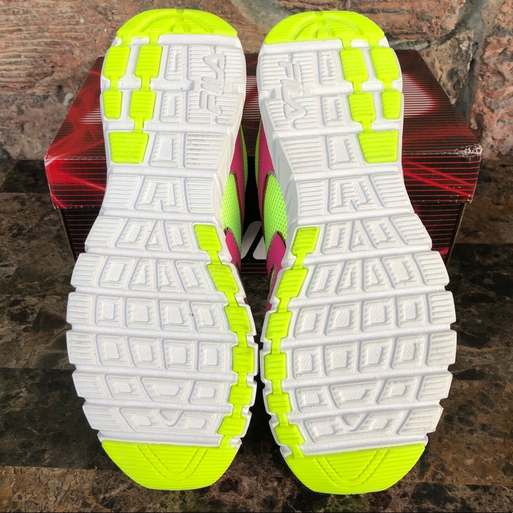 << SALE >> NEW WOMEN Fila Stay-Put Running Sneaker - Picture 10 of 12